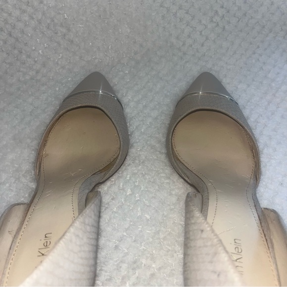 Womens Calvin Klein Elegant Beige Closed Toe Heels Business Casual Size 9.5 - Picture 4 of 8